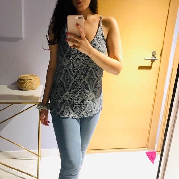 Blue Pattern Top Size 6 - Picture 3 of 7